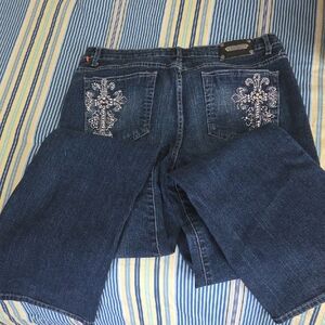 Luxe Relaxed Blue Jeans with Elegant Embroidery